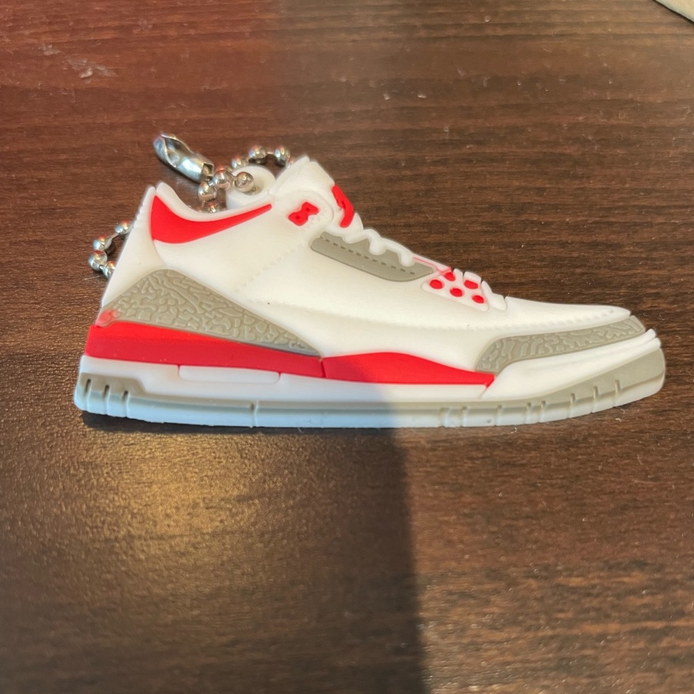 Air Jordan 3 White and Red - Picture 4 of 4